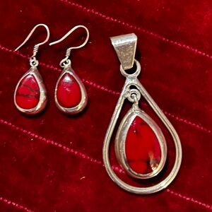 Elegant Red Teardrop Jewelry Set. Pendant and earrings.